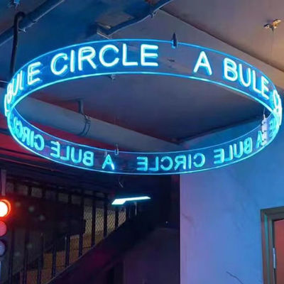 Décoration de la maison Riches couleurs LED Ring Neon Sign Light avec des lettres de néon personnalisées montées sur le mur