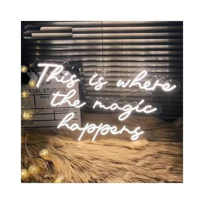 Lettres artisanales Signe lumineux au néon LED pour décoration de mariage personnalisée dans un style contemporain