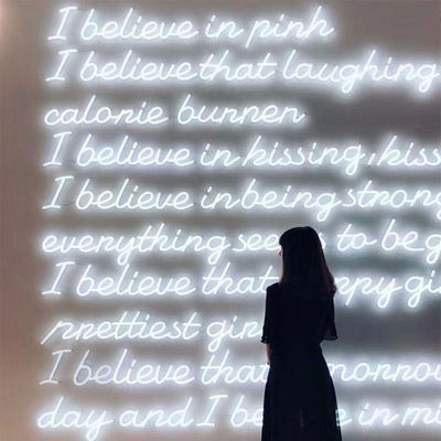 Les lettres de marquage sont bonnes vibrations ouvertes Les enseignes à néon à LED avec couleur personnalisée