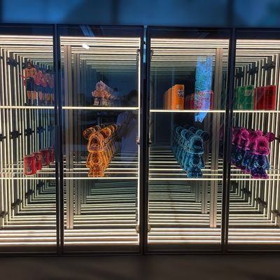 2024 Armoire d'affichage à miroir infini à haute luminosité LED