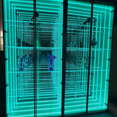 Étagère de vin Lego violette personnalisable avec lampe à bande LED et armoire d'affichage à l'infini