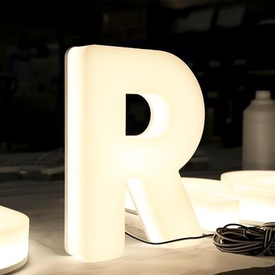 Signe rétroéclairé en acier inoxydable Affichage de lettres 3D personnalisable pour les logos électroniques des entreprises