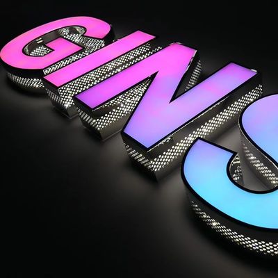 Installation professionnelle de lettres de canaux LED pour l'affichage numérique de la maison