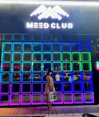 Améliorez votre jeu publicitaire extérieur avec des bandes LED affichage holographique panneau d'affichage