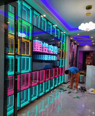 LED Strips Source lumineuse Multicouche miroir Ventilateur holographique avec tension d'entrée 12V
