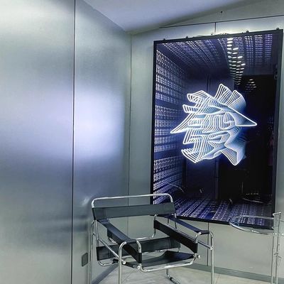 Consommation d'électricité 12V DC Signal au néon à effet infini pour décoration murale