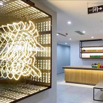 Logo de miroir 3D en intérieur en acrylique LED décoration en acier inoxydable