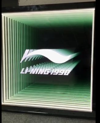 Écrans à vis fixant le miroir à LED à l'infini
