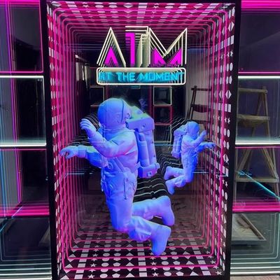 Plaque de miroir acrylique RGB personnalisée Lettres de mot lumineuses au néon pour des signes électroniques miroir illimités